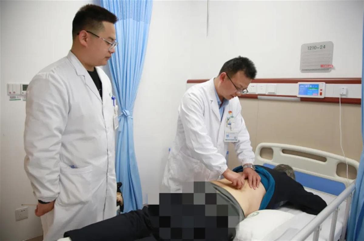 中年男子一不小心“闪了腰” ，中医针灸一招缓解疼痛
