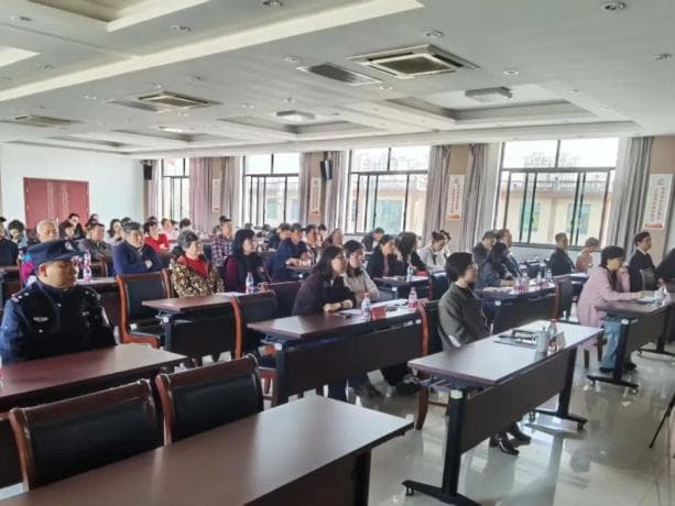 从法庭到社区： “庭审 + 宣传 + 访谈”，巡回审判为基层治理赋能