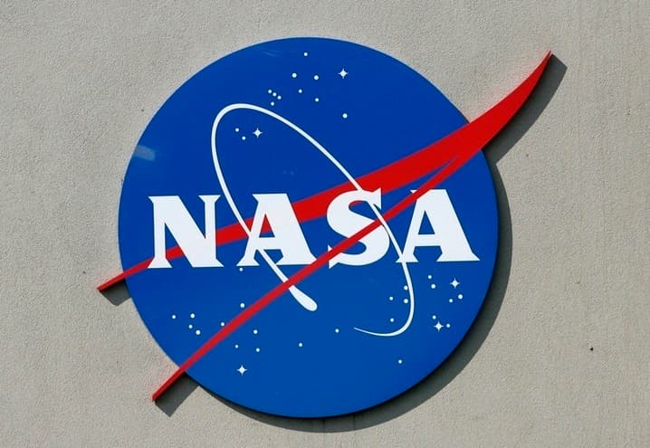 NASA选择SpaceX发射“蜻蜓号”探测器，探索土卫六生命潜力