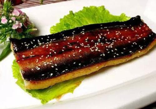 鳗鱼的功效与作用：营养价值、食用禁忌及烹饪方法全解析