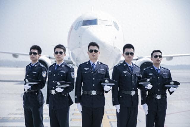揭秘空中警察：为何工资由航空公司发放？