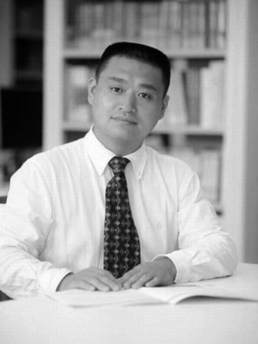 应鼓励专业博士以学位论文形式申请博士学位