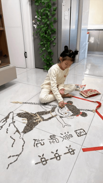 《哪吒2》全球票房登顶动画电影榜 中国“萌娃”瓜子创意助力