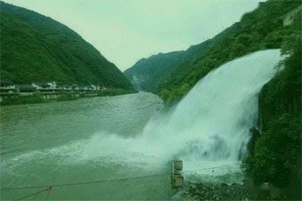金水伤官格成格条件