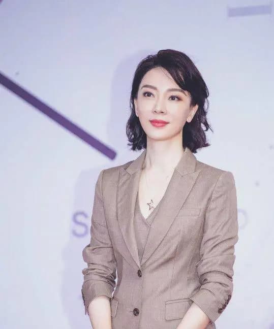 42岁陈数再爆火！揭秘她如何保持20岁的身材，体重无关！
