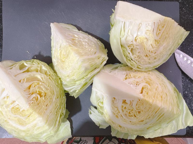 五花肉炒酸包菜：一道酸爽开胃的下饭菜