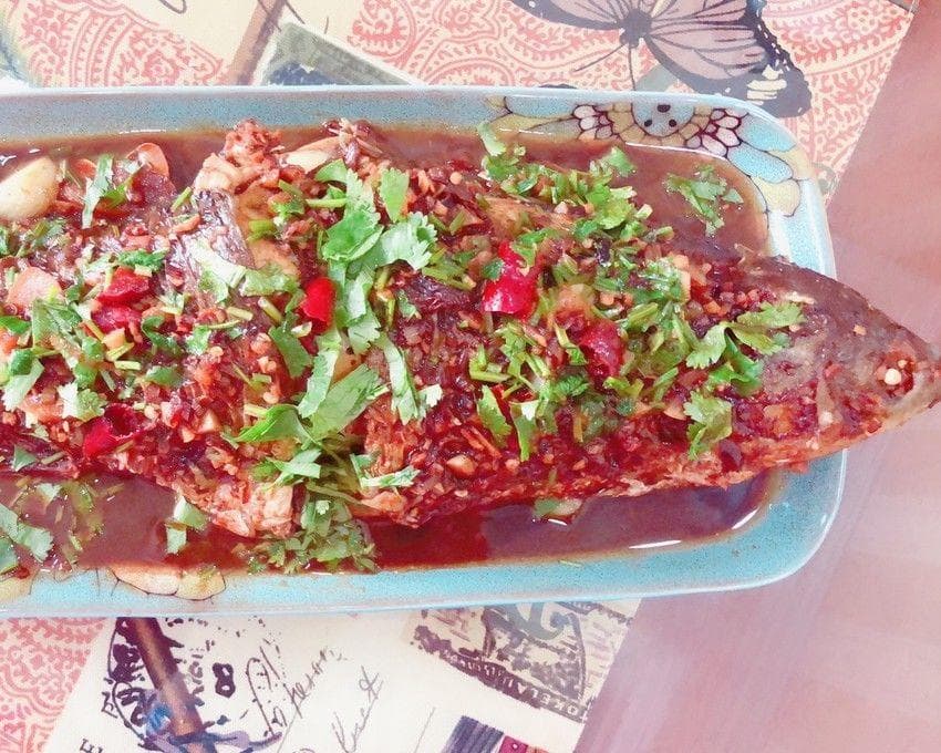 鲁菜酱醋鱼新做法：告别裹面擦锅，轻松煎出完整鱼皮
