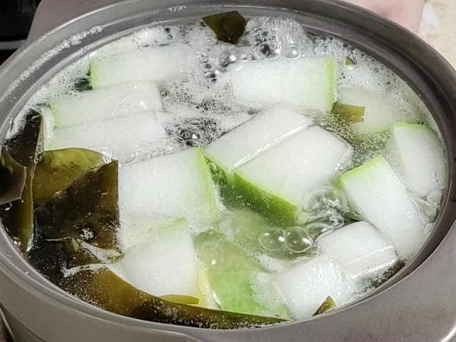 秋冬养生新宠：海带冬瓜薏米汤