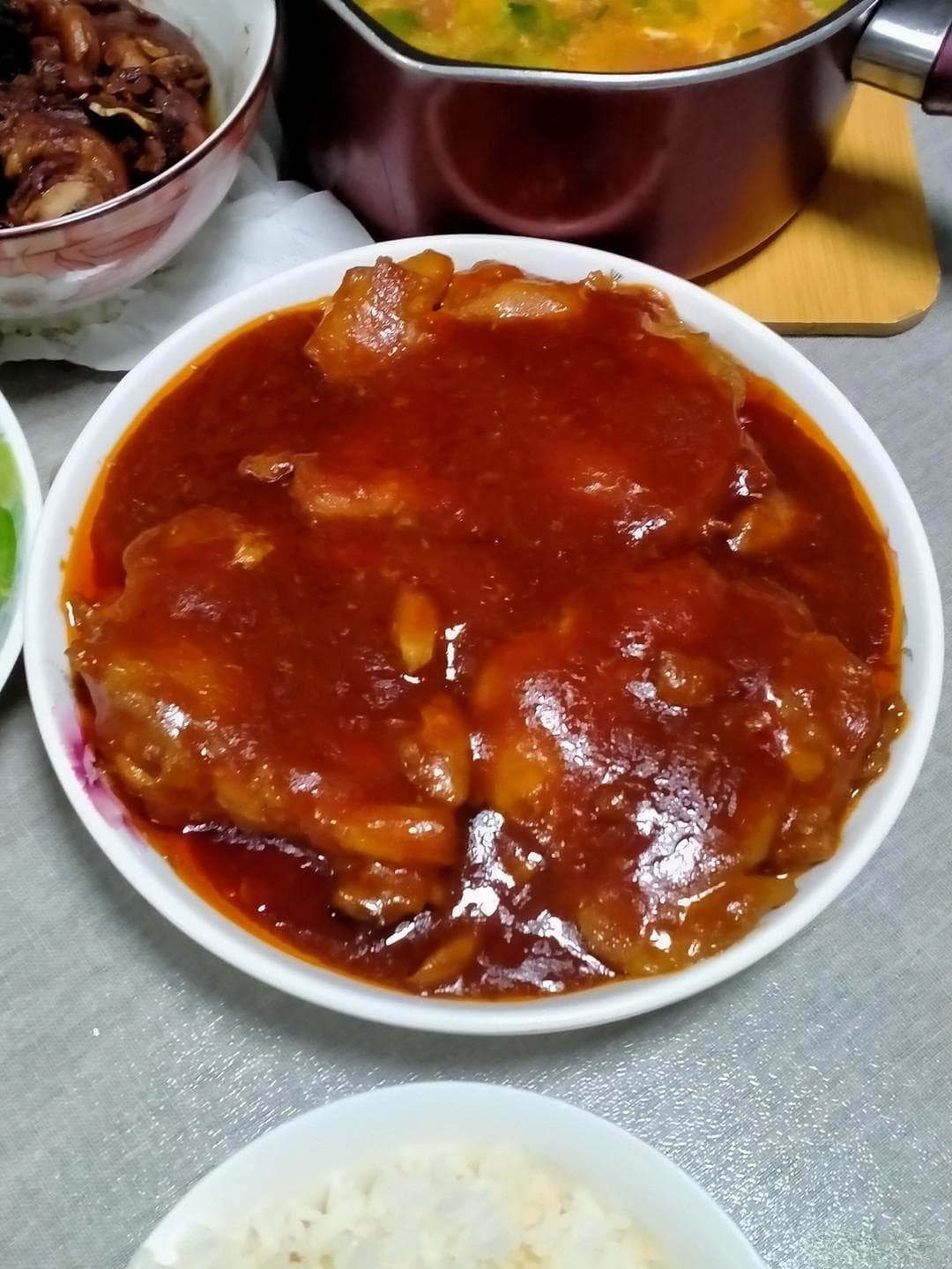 周末美食攻略：如何做出美味照烧大鸡腿！
