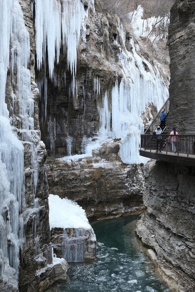 元旦打卡河南八里沟：80元门票玩转雪景美食