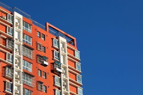 小区违规搭建的责任归属与处理方式