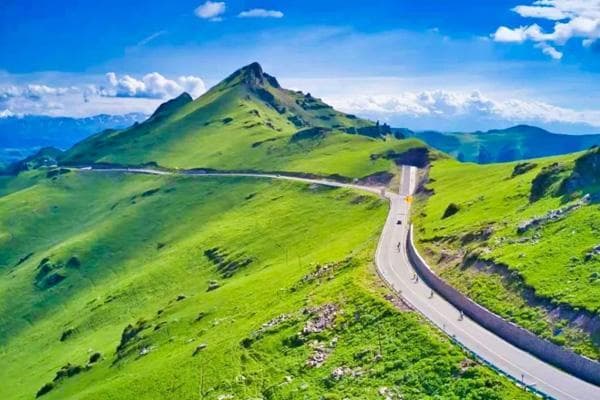 独库公路：8大景点横跨天山，一天领略四季风光