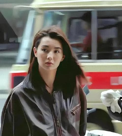 张曼玉：从青春靓丽到经典女神，她如何诠释华语影坛的传奇？