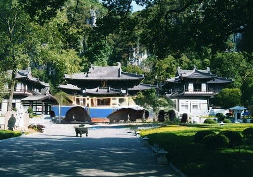 桂林七星公园：北斗七星山、栖霞古寺与桂海碑林