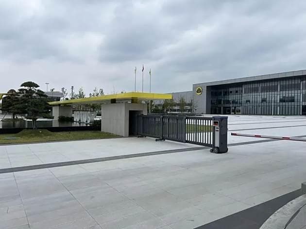 莲花跑车总裁致歉：新车降价超10万引发车主不满