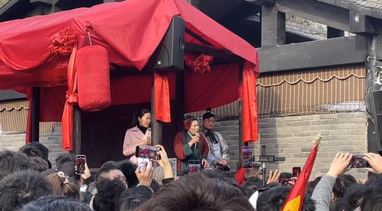 打卡万岁山武侠城，《王婆说媒》爆笑出圈！