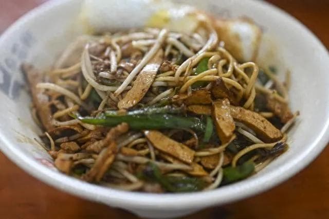 杭州十大经典美食：从龙井虾仁到葱包桧
