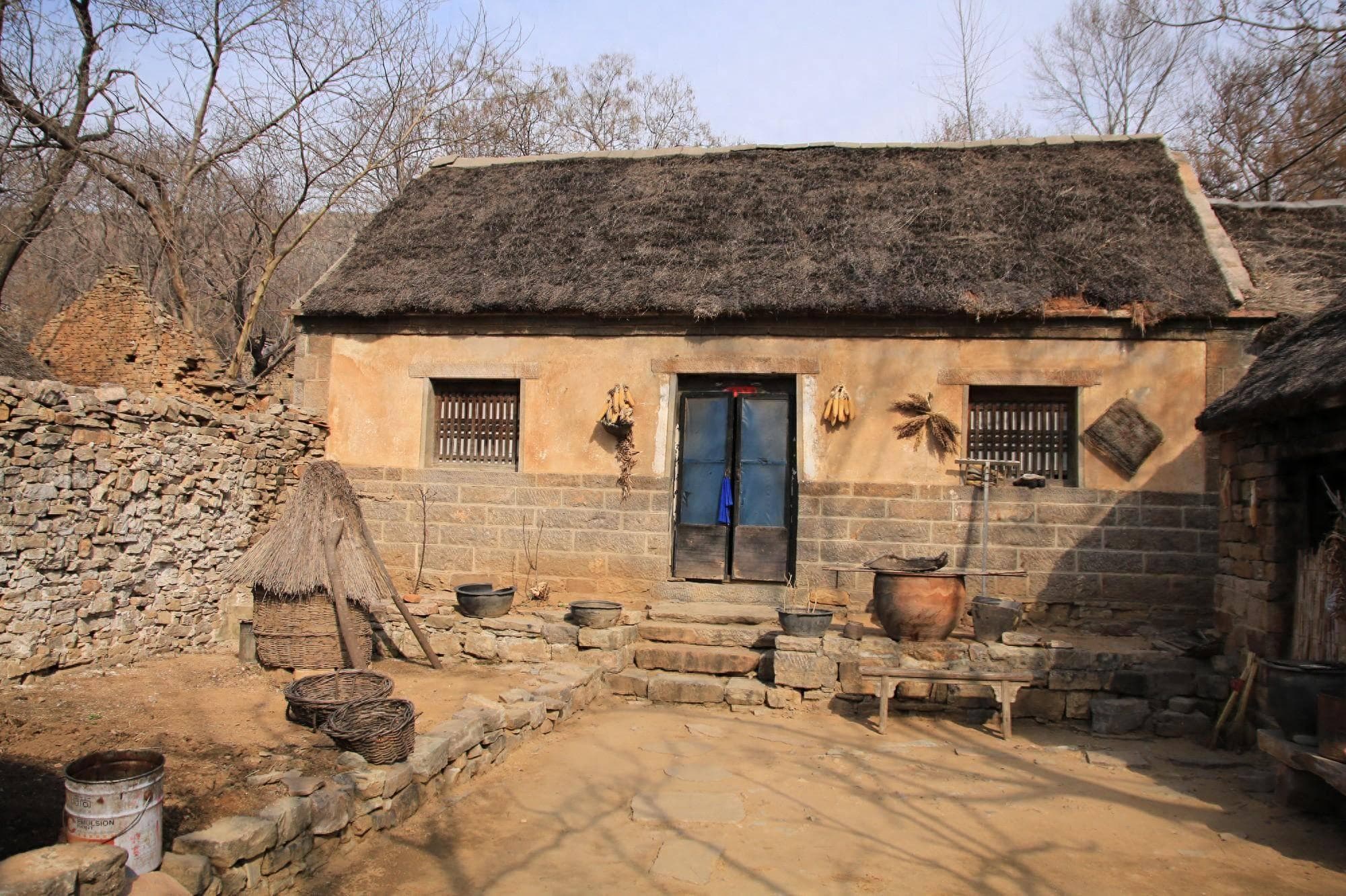 为何有人赚了钱，也不回农村重修祖宅，只是每年回家作短暂停留
