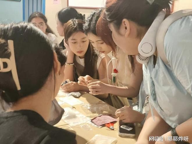 绣香囊之情织非遗之旅