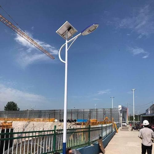 太阳能路灯的自动开关灯功能是如何实现的？