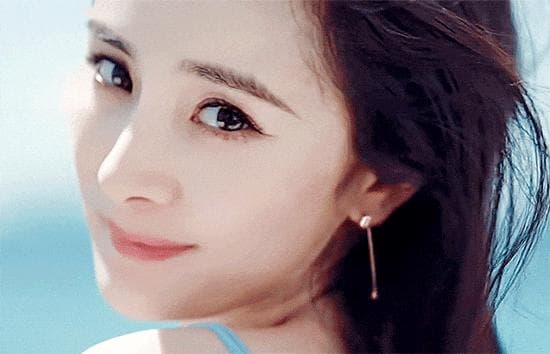 杨幂新作《生万物》转型引争议，85花各显神通谁主沉浮？