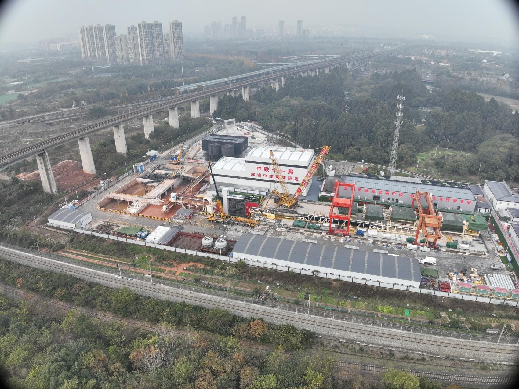 下穿！上跨！新年“开门红”，四川两条时速350公里高铁建设迎新