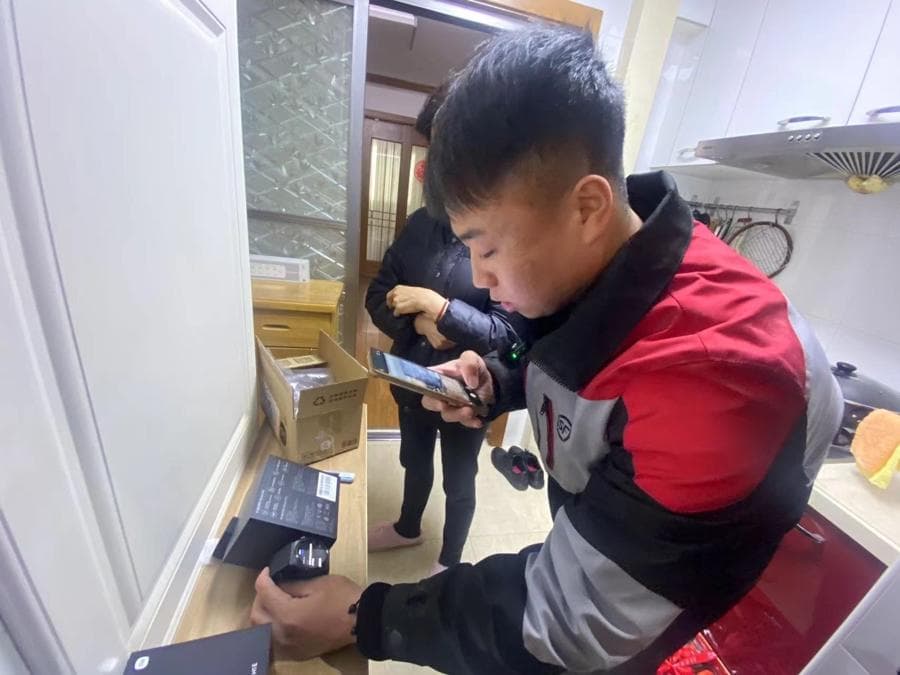 “国补”3C产品签收有点“烦”？快递小哥已培训，流程压缩至3-5分钟