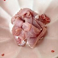简单版水煮肉片：经典川菜在家也能轻松复刻