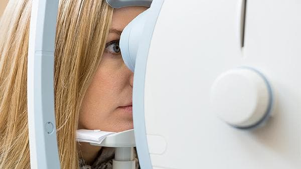 眼睛老是痛一痛就会流眼泪？可能是这4个原因