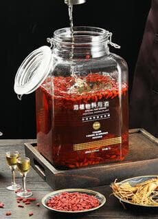 冬虫夏草泡酒的正确做法：用什么酒好？如何泡酒才能更有效？