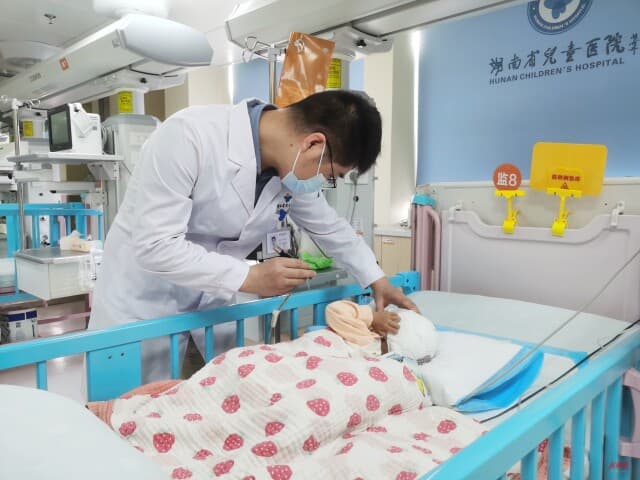 1岁小孩颅内肿瘤如拳头大？专家提醒家长及时识别症状