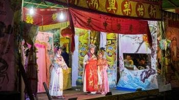 新加坡中元节：传统习俗与现代庆祝