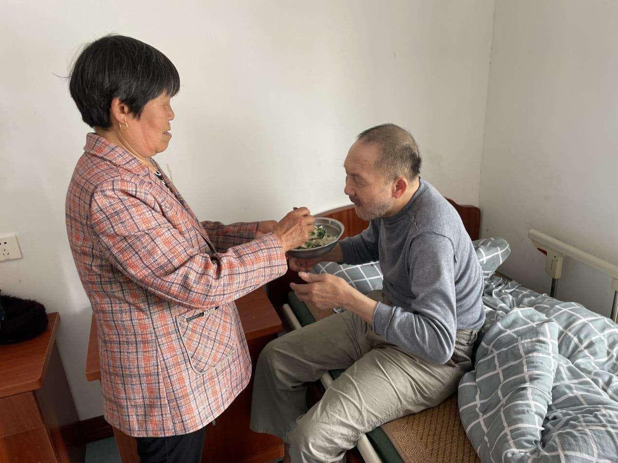 衢州龙游：多年坚守和付出 用行动诠释孝道与亲情