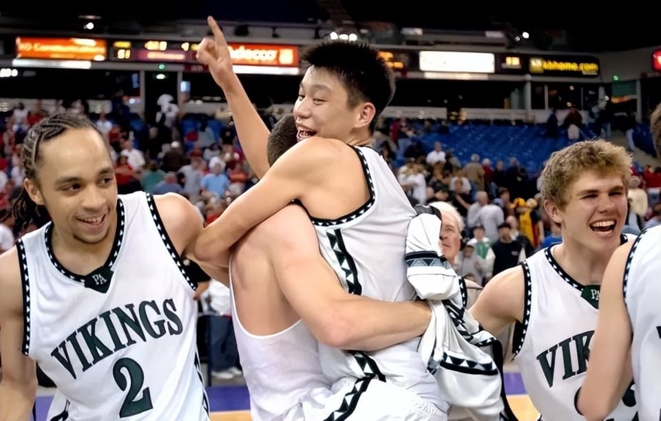 【小人物的逆袭】林书豪：从落选NBA，到征服全世界