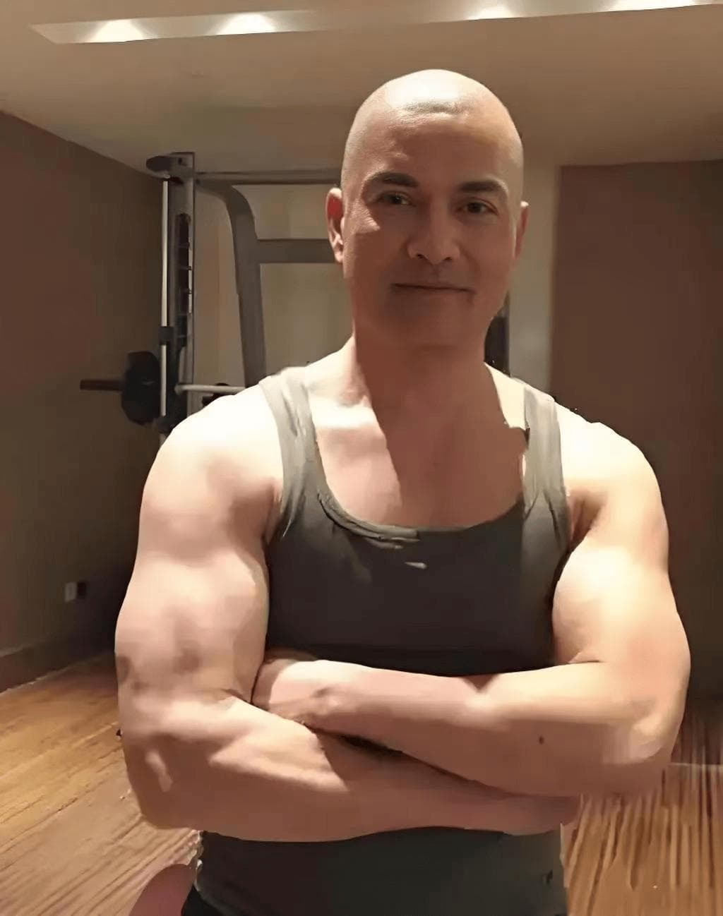 69岁吕良伟“冻龄”秘诀曝光：不老男神背后的自律与坚持，真没吃防腐剂！