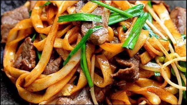 空气炸锅懒人版干炒牛河：美味与健康的简单之选