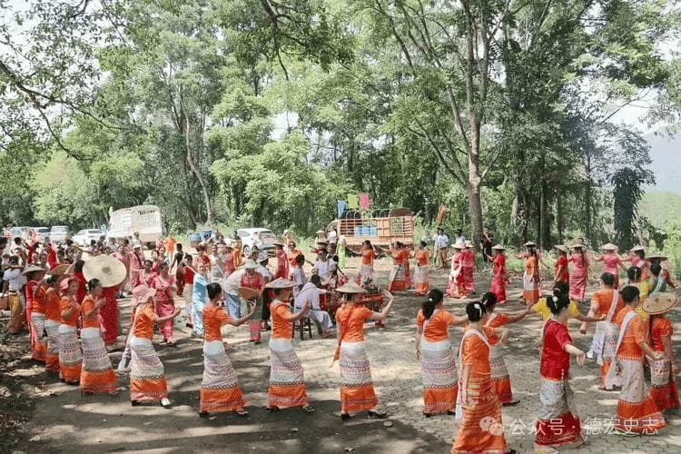 来了解一下这些傣族传统民间舞蹈