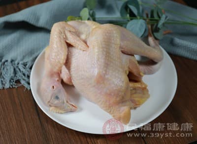 鸡肉是发物吗？专家解读鸡肉的营养价值与健康影响