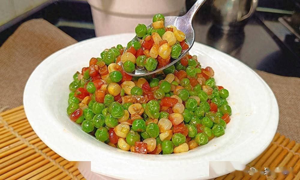 青豌豆怎么做好吃？教你一个家常炒法，色香味俱佳，孩子特别爱吃