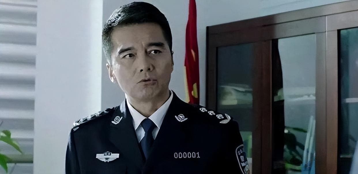 人民警察的警衔制度：五等十三级的详细解析