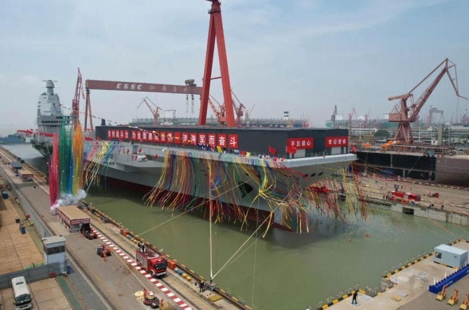 台媒关注解放军004航母：满排10万吨的核动力航母