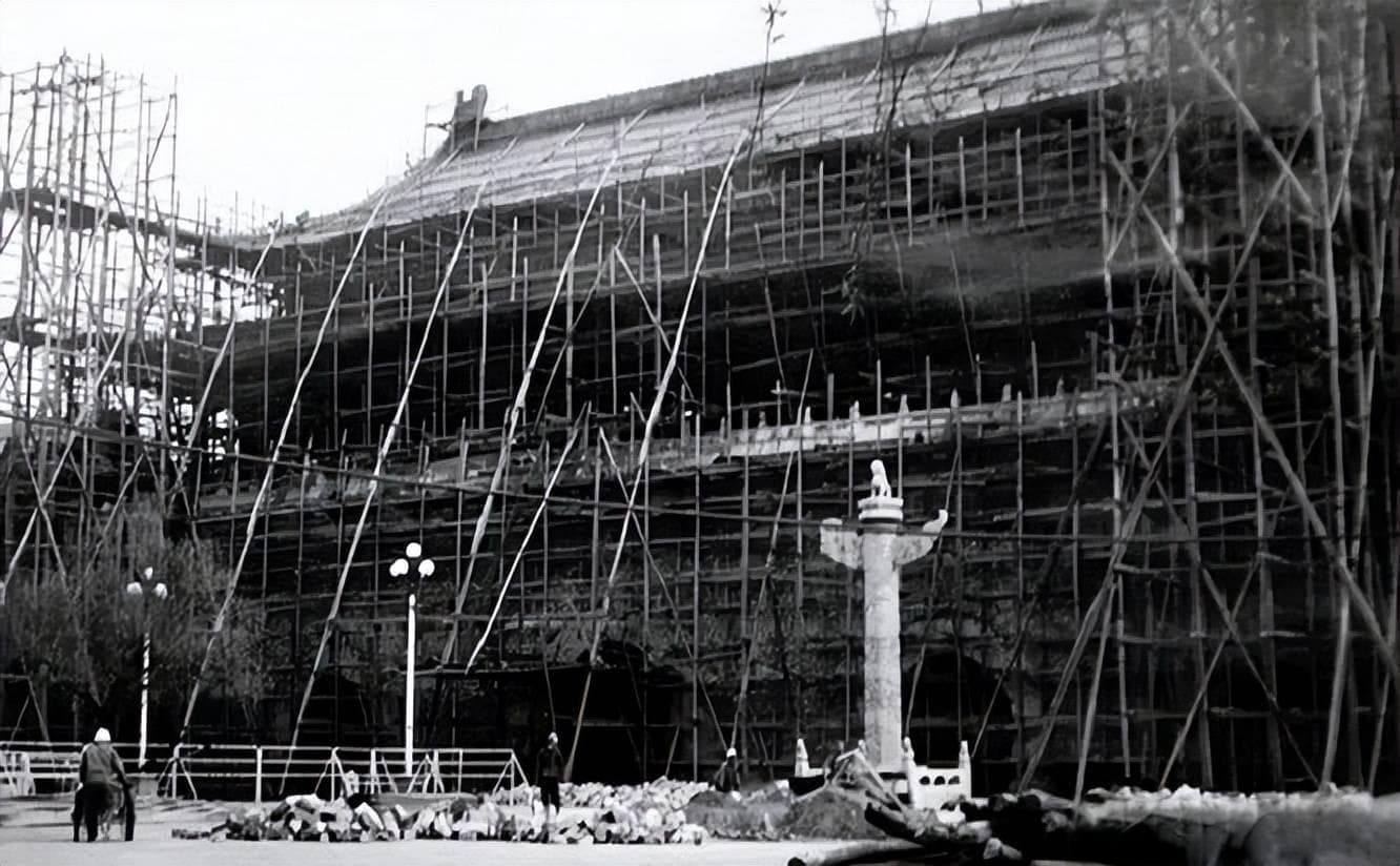 天安门城楼开放！现在建筑为1970年重建，曾挖出7枚炮弹和1个密盒