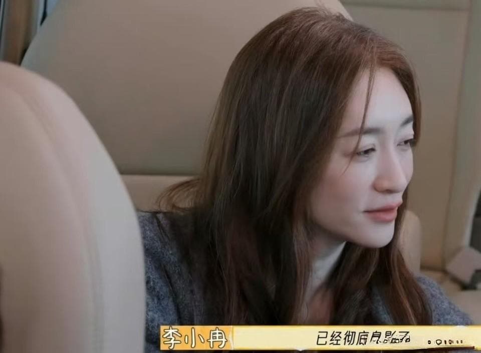 李小冉因行李箱事件与刘晓庆争执，真性情惹争议