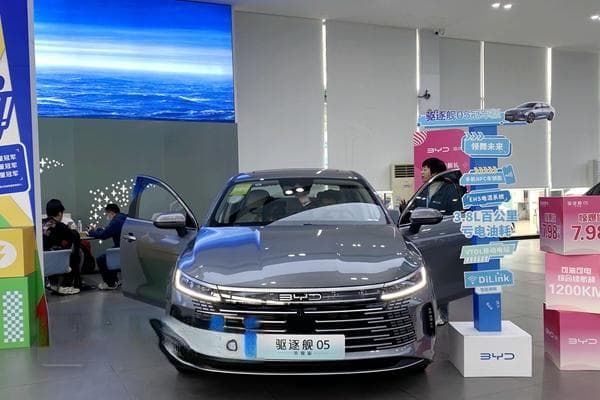 新能源汽车为何保费比燃油车高？多方解答→