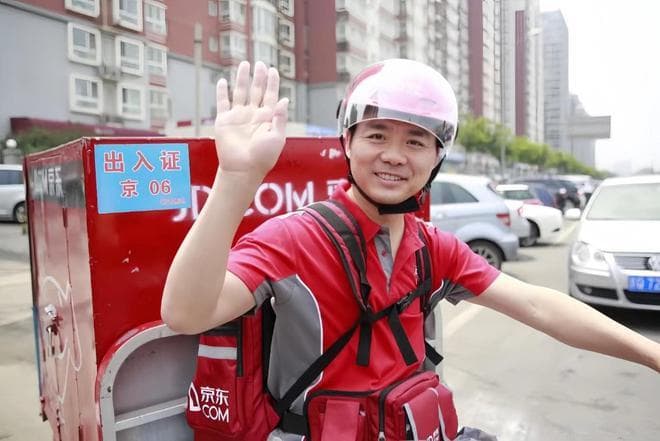 外卖小哥痛哭感谢刘强东，外卖江湖的人性与资本之战