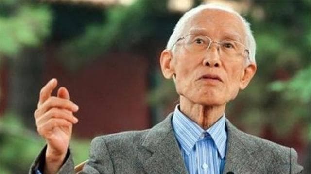 余光中：沈从文钝拙，鲁迅难当大师，朱自清是学生水平！