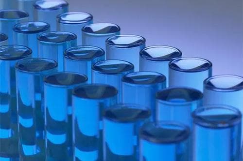 锂电池中电解液的成分和作用是什么？