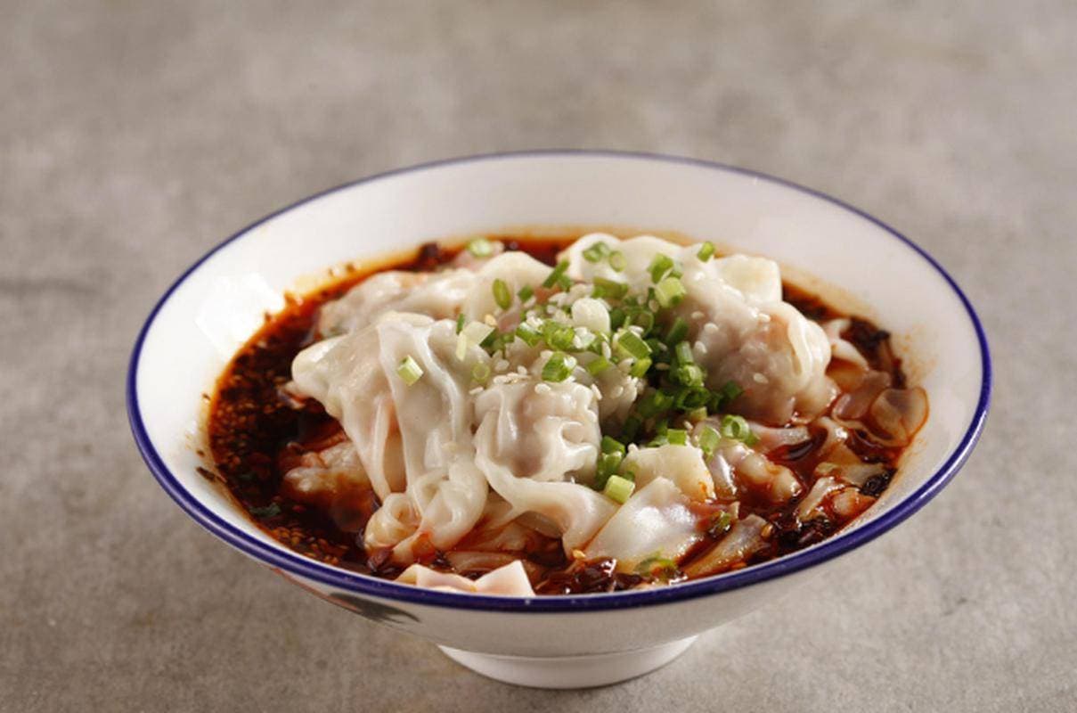 龙抄手：鲜醇爽滑里的成都味觉瑰宝