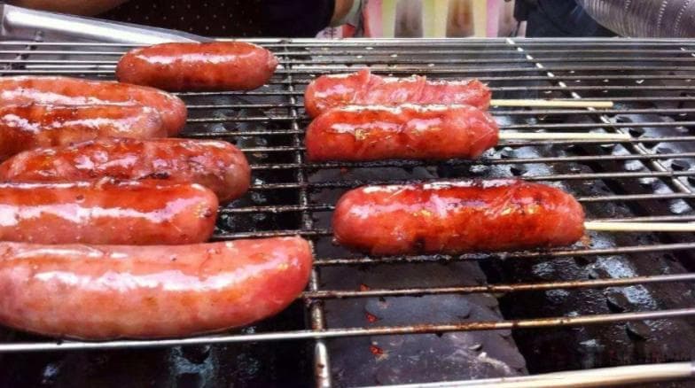路边3、5块钱的烤肠，究竟有多少“真肉”？