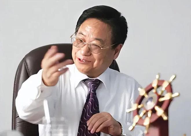 他曾是中国首富，靠“三株口服液”，年销售80亿，如今成笑柄